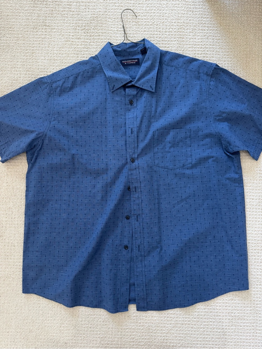 Roundtree & Yorke Men's Short Sleeve Button-Down in Navy with Micro Dot Pattern